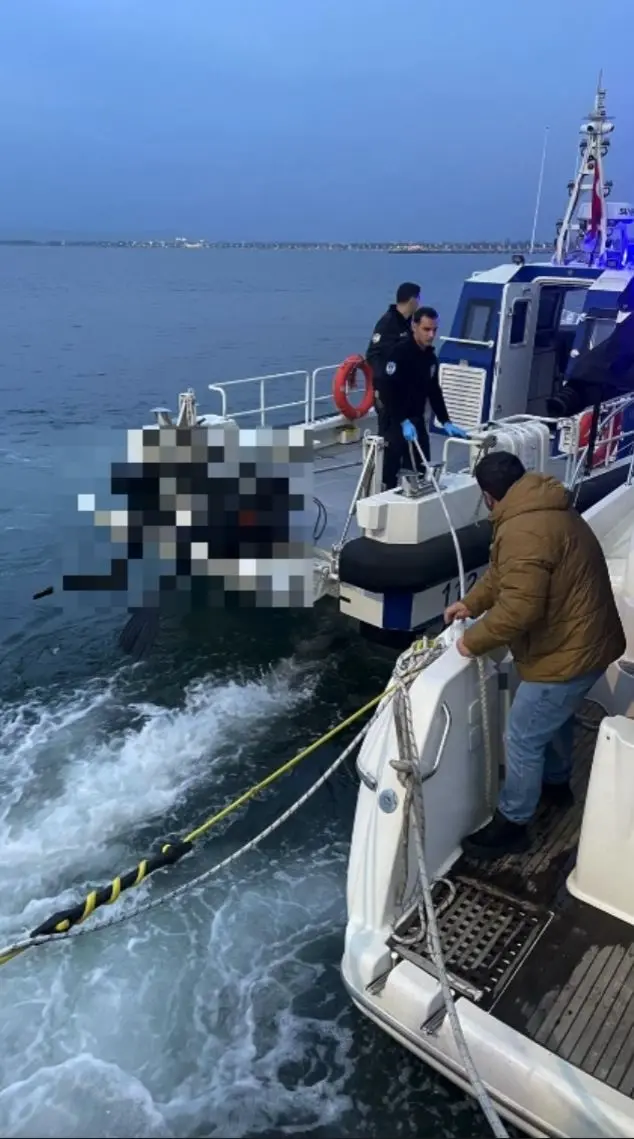 Denizde bulunan dalgıç kıyafeti