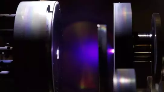 Çinli Bilim İnsanları, Bilgi Depolamayı Devrimleştirecek Yeni Ferroelektrik Malzeme Geliştirdi