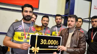 Çukurca’da İlçe Emniyet Müdürlüğü’nün Zaferiyle Sonuçlanan Voleybol Turnuvası