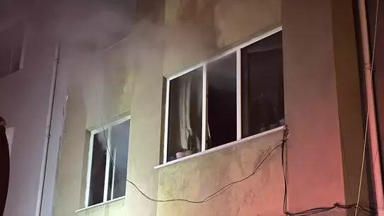 Eskişehir Odunpazarı'nda 3 Katlı Bina Yangını Kontrol Altına Alındı