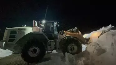 Kar Fırtınasında Mahsur Kalanlar Yüksekova’da Ekiplerin Hızlı Müdahalesiyle Kurtarıldı