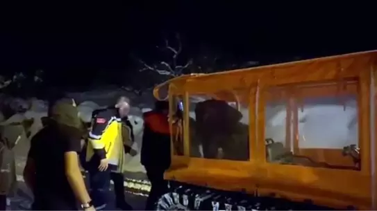 Gaziantep’te Karla Kaplı Yolda Acil Sağlık Müdahalesi