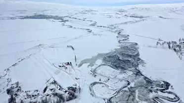 Kars’ta Kar Beyazına Bürünen Köyler ve Menderesler Dronla Görüntülendi