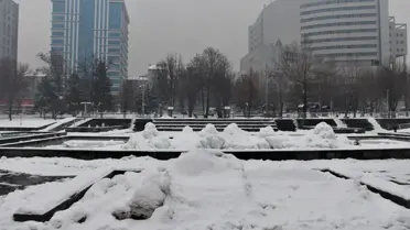 Kayseri’de Yoğun Kar Yağışı Sokakları Felç Ettirdi