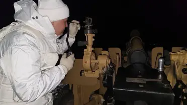 Mehmetçik gece eğitiminde kar üstünde ilerliyor