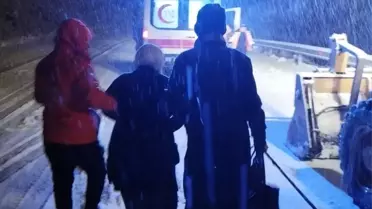 Karlı Mahallede 65 Yaşındaki Hasta Acil Servise Ulaştırıldı