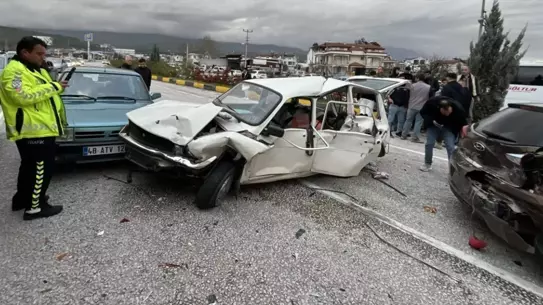 Muğla Seydikemer'de Zincirleme Kazada 4 Yaralı: Sürücü Gözaltında