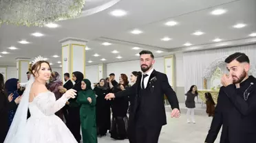 Vezirköprü'de Azerbaycanlı Gelin ve Türk Damatın Renkli Uluslararası Düğünü