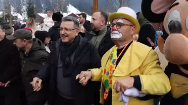 Uzungöl Kış Festivali'nde 2 km Uzun Horon Halkası Şaşkına Çevirdi