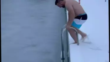 Boksör Emrullah Donmuş Havuzda Cesur Bir Yüzme Deneyimi