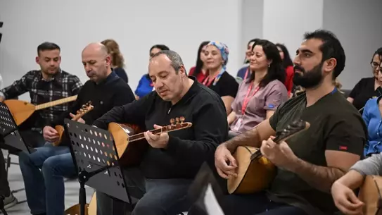 Etlik Şehir Hastanesi'nde Müzik Terapi Konserleriyle Moral Dalgaları