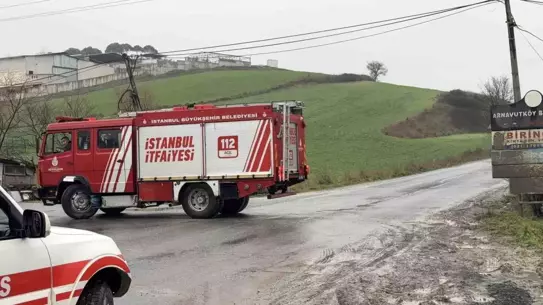 Arnavutköy'de Şok Kaza: Otomobil Su Kanalına Düşerek Ters Yönlü Uçtu