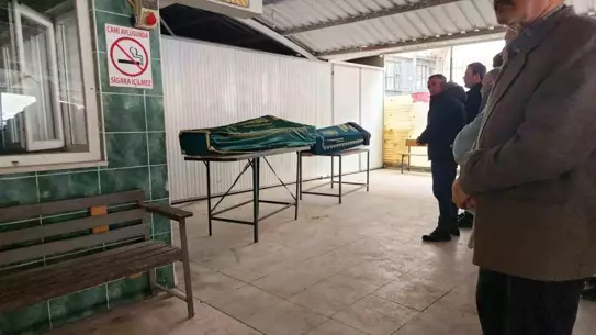 Silivri Kuzey Marmara Otoyolu'nda Üç Araç Çarpıştı: Çift ve Çocuklar Hayatını Kaybetti