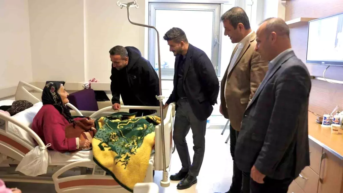 Akçadağ Belediye Başkanı Ulutaş, hastane ziyaretiyle hastaları moral verdi