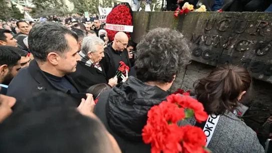 Uğur Mumcu Anma Töreni Ankara’da Gerçekleşti: CHP Lideri Özgür Özel’den Duygusal Konuşma