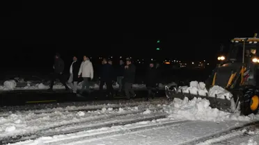 Kaymakam Çakır karla mücadele ekiplerini denetliyor