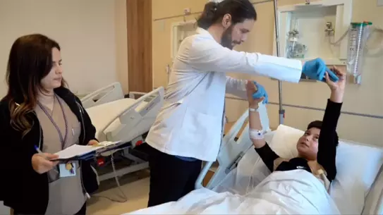 Batman’da Laminoplasti Operasyonu ile Meningomyelosel Hastası Çocuk Felç Riskinden Kurtuldu