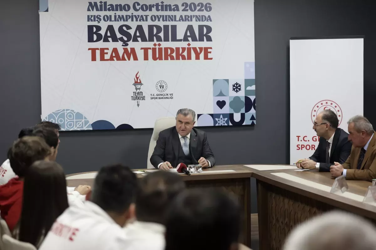 Bakan Bak, 2026 Kış Olimpiyatları'na Katılacak Sporcuları Karşıladı