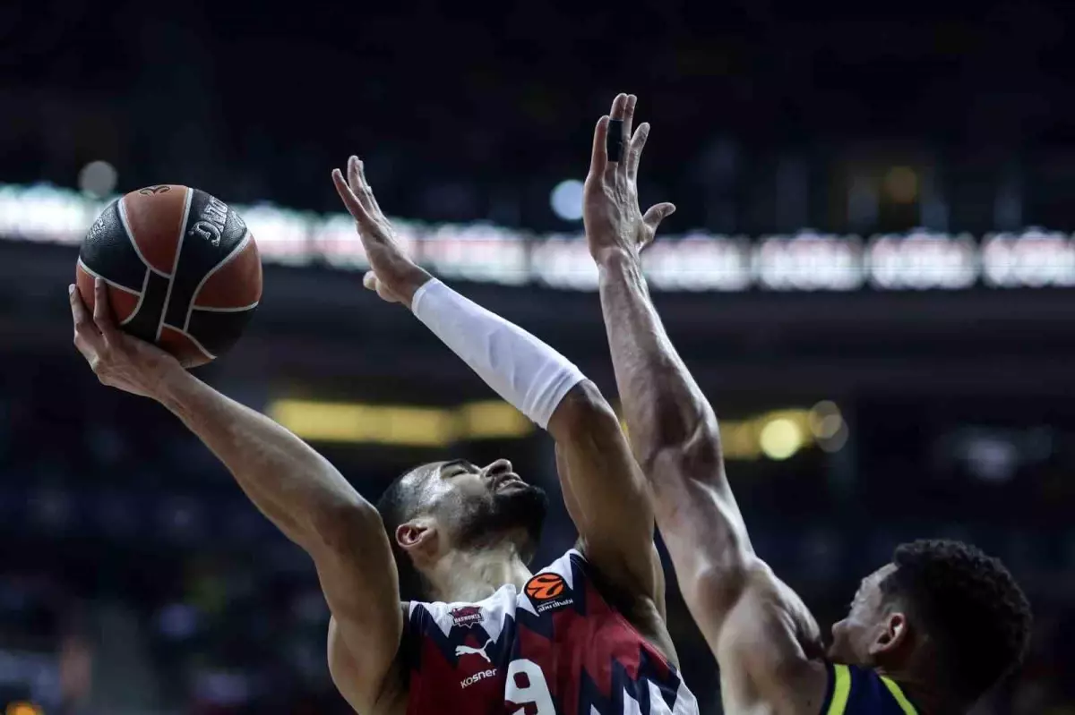 Fenerbahçe EuroLeague Liderliğine Katıldı, A. Efes 8. Yenilgisini Aldı