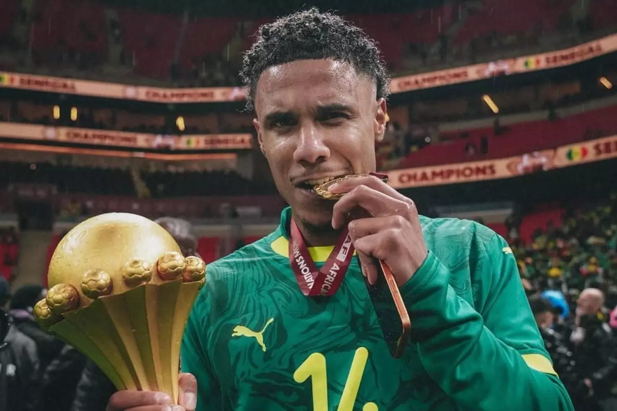 Galatasaray futbolcularının sahada taktik çalışması