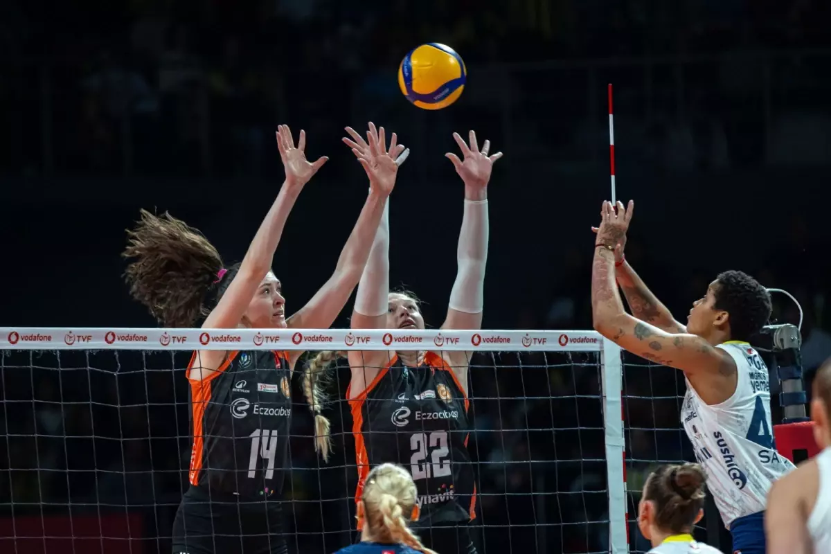 Fenerbahçe ve Eczacıbaşı maç kapağı