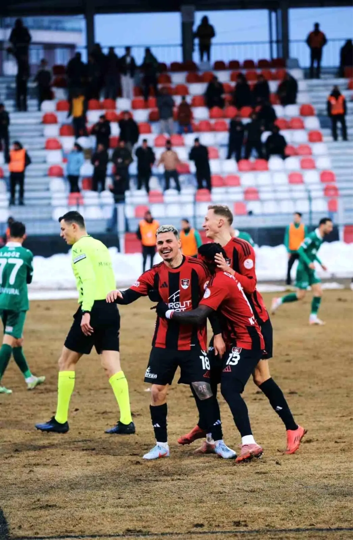 Vanspor, Iğdır'ı 3-0'lık Farkla Yenerek Trendyol 1. Lig'de Öne Çıktı