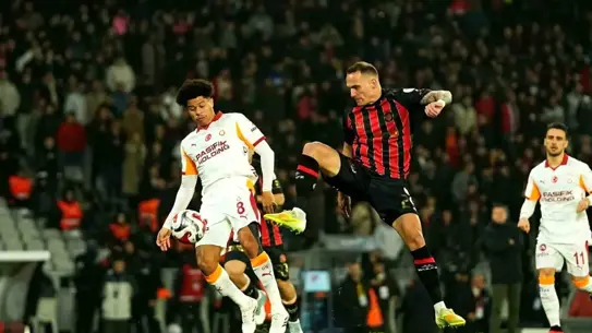 Galatasaray, Fatih Karagümrük'ü İlk 15 Dakikada 1-0 Öne Geçiriyor