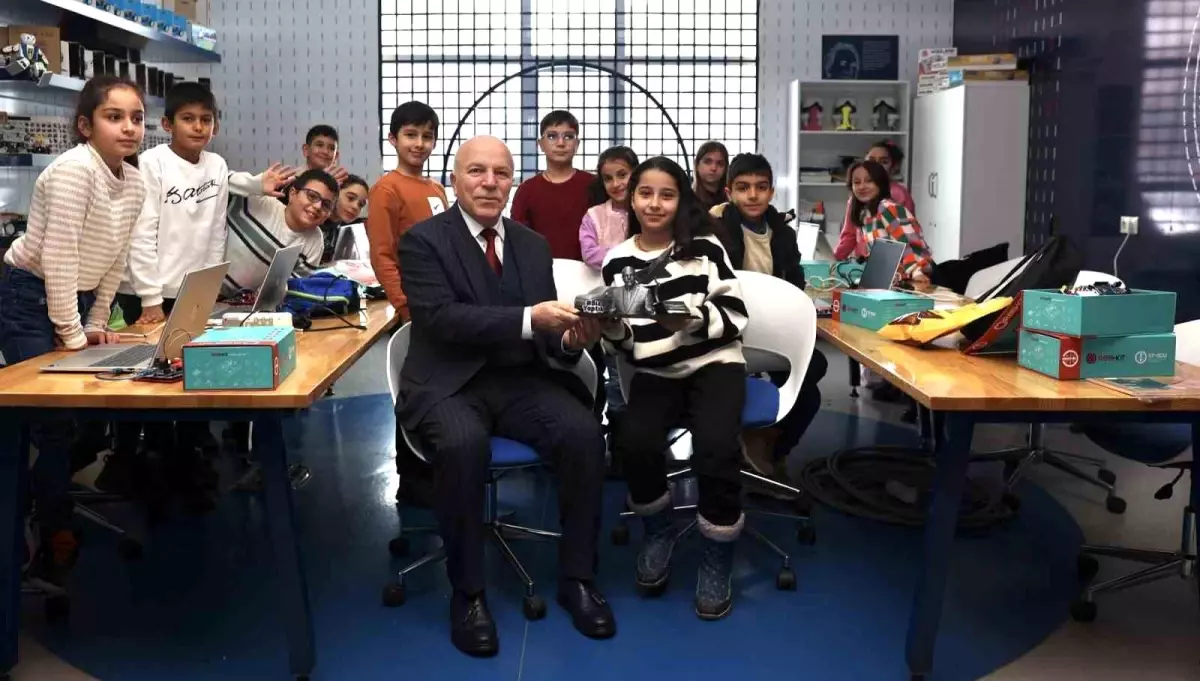 Erzurum’da Geleceğin Teknoloji Liderleriyle Buluşma: Belediye Başkanı Sekmen’in Ziyareti