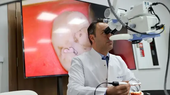 Mikroskop Destekli Diş Restorasyonlarıyla Tedavi Başarısı Artıyor
