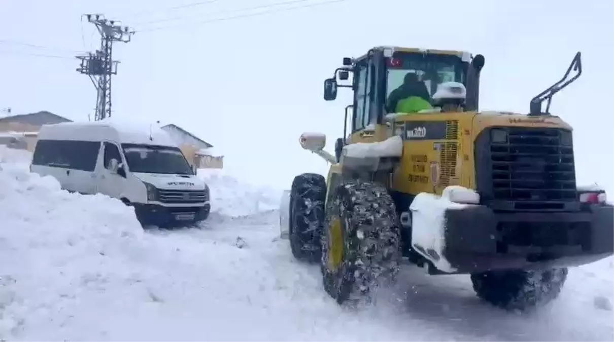 Köy yolları karla kapalı, cenaze arabası