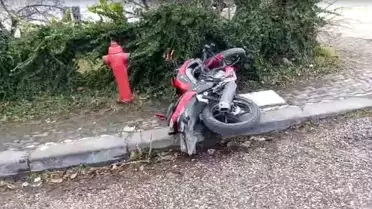 Ankara’da Motosiklet Sürücüsü Köpeği Çarpmaktan Kaçarken Kazaya Karşı Kaldı