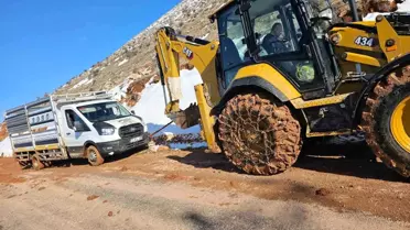 Batman Gercüş’te Şiddetli Kar Yağışı Göçer Kamyonetini Kilitledi