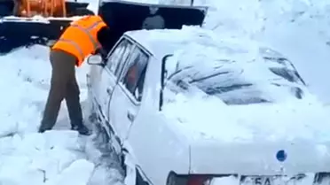 Şiddetli Kar Fırtınası Niksar’da Hayvan Besleme Çabasını Zorladı