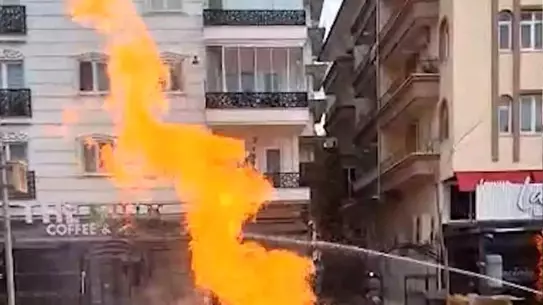 Kırıkkale'de Kazı Sırasında Doğal Gaz Borusu Patladı, Yangın Metrelerce Yükseldi