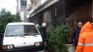 Kepez'de Elektrik Çıktığı Yangın Komşuların Hızlı Müdahalesiyle Yaşlı Adamı Kurtardı