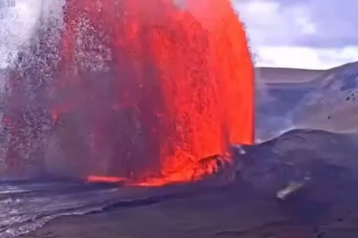 Kilauea Yanardağı'ndan yükselen lav
