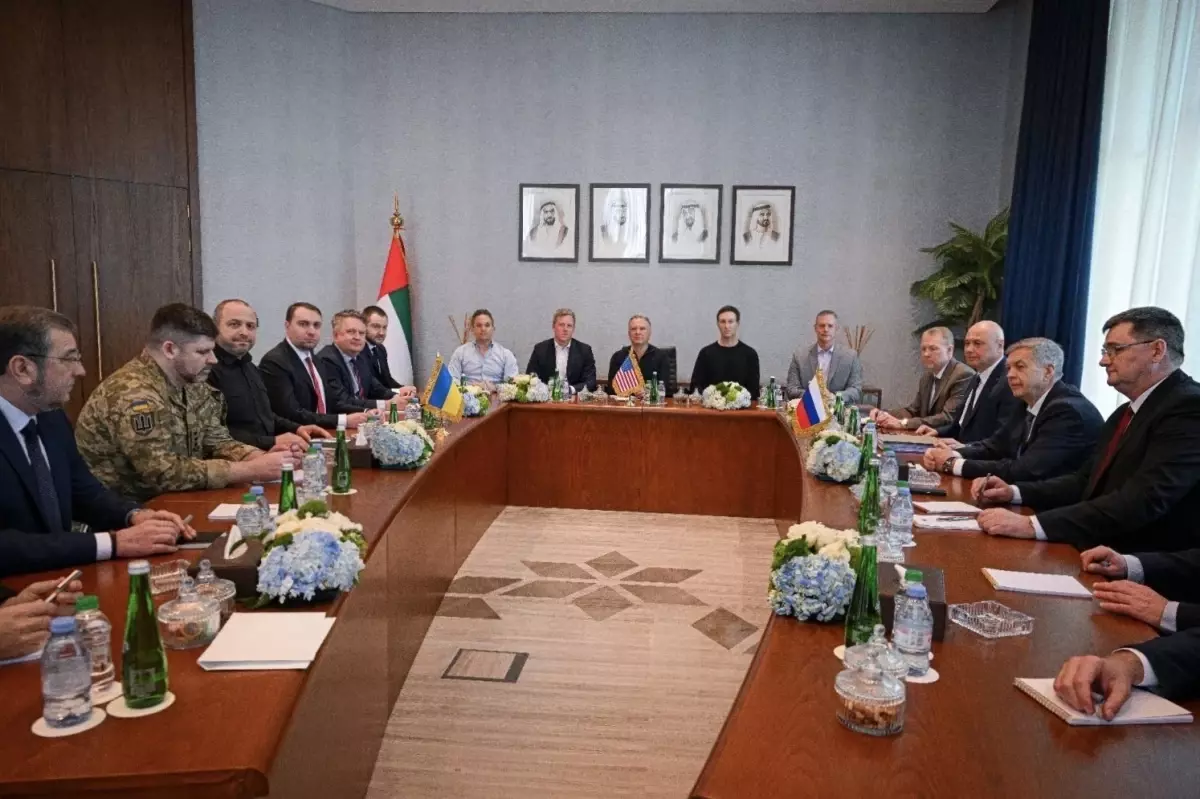 ABD, Rusya ve Ukrayna Üçlü Görüşmeleri Abu Dabi'de Sürdürüyor