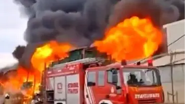 Esenyurt’ta Zincir Market Deposunda Çıkan Yangın Büyük Çıkışa Neden Oldu