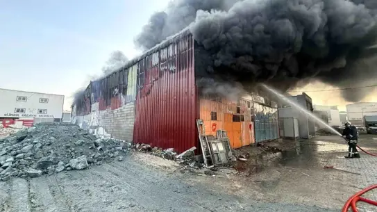 Hatay’da Antakya Mobilya Atölyesinde Çıkan Yangın Kontrol Altına Alındı