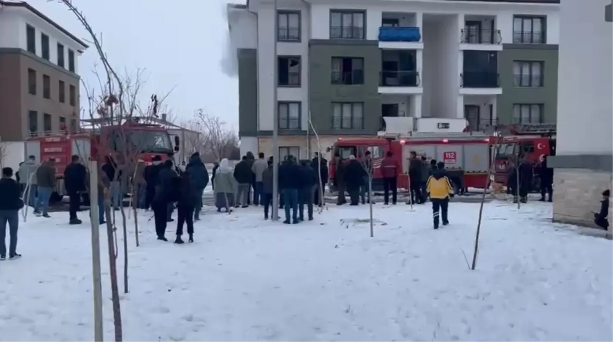 Elazığ’da Apartman Yangını: 1 Aylık Bebek Dahil 11 Kişi Dumana Maruz Kaldı
