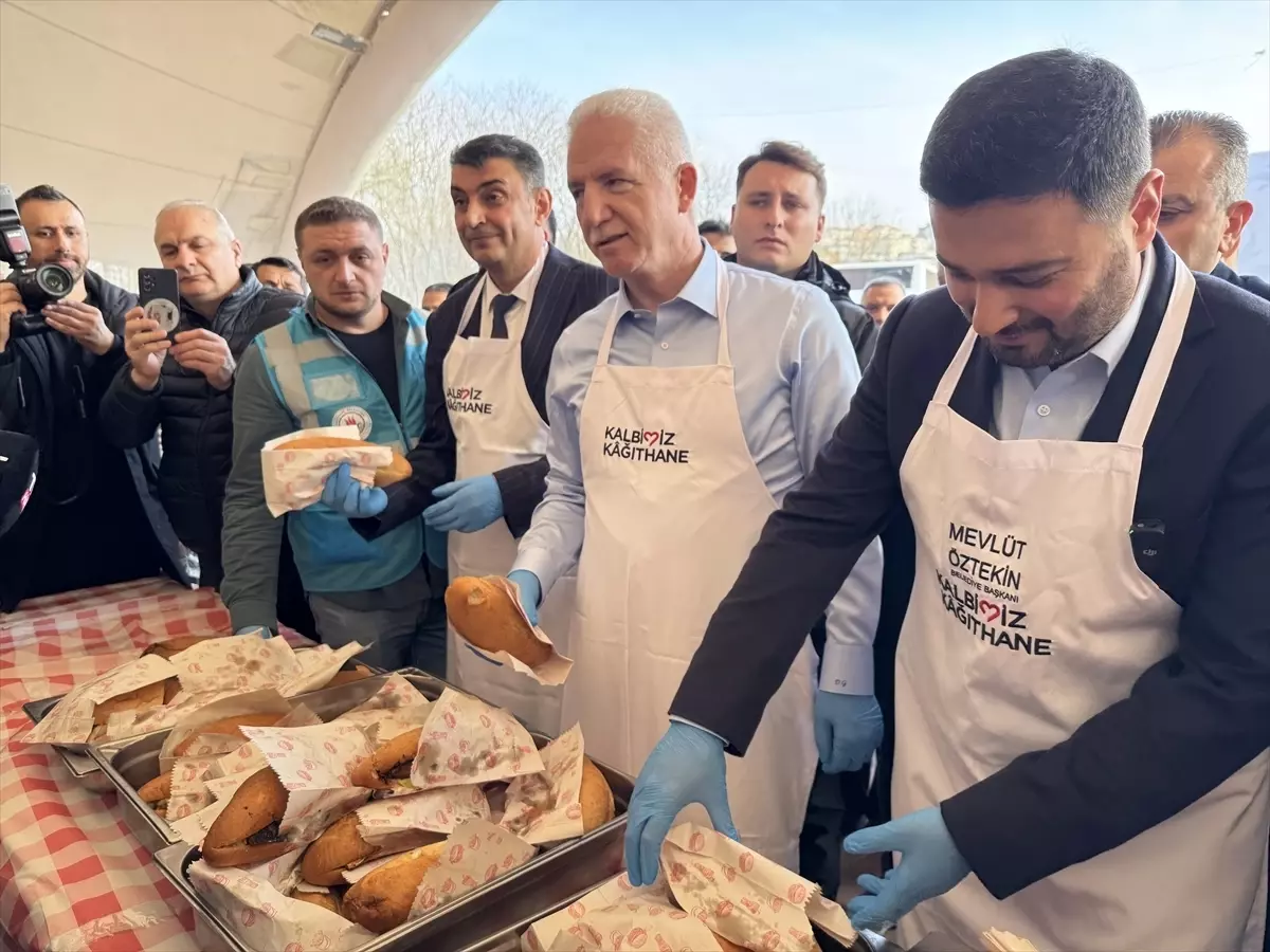 Kağıthane'de 25.000 Vatandaşa Lezzetli Balık Ekmek Dağıtımı