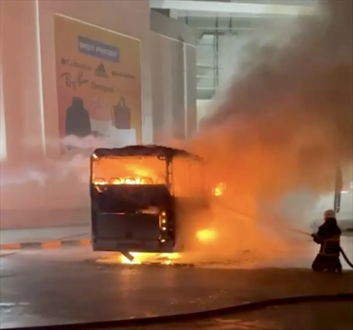 Kapıkule Sınır Kapısında Otobüs Yangını Kontrol Altına Alındı