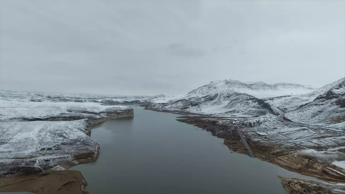 Ilısu Barajı Kış Beyazıyla Buluştu: Kar Örtüsü Şaşırtıyor