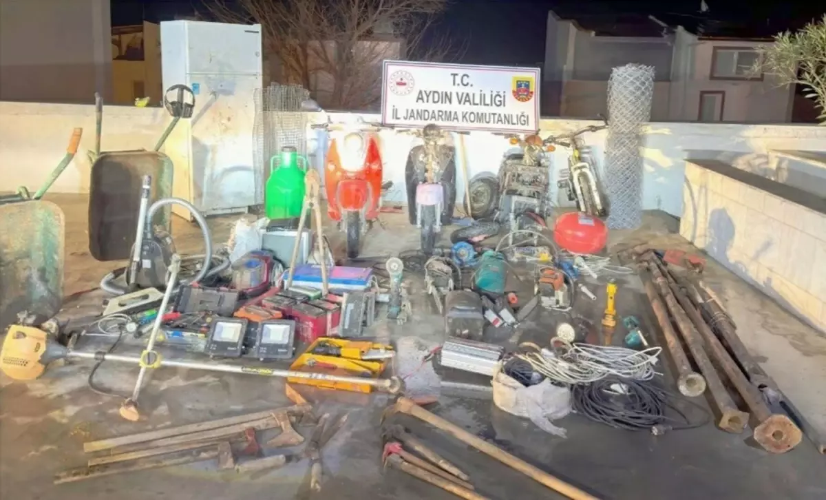 Kuşadası'nda boşaltılan evlerde jandarma operasyonu