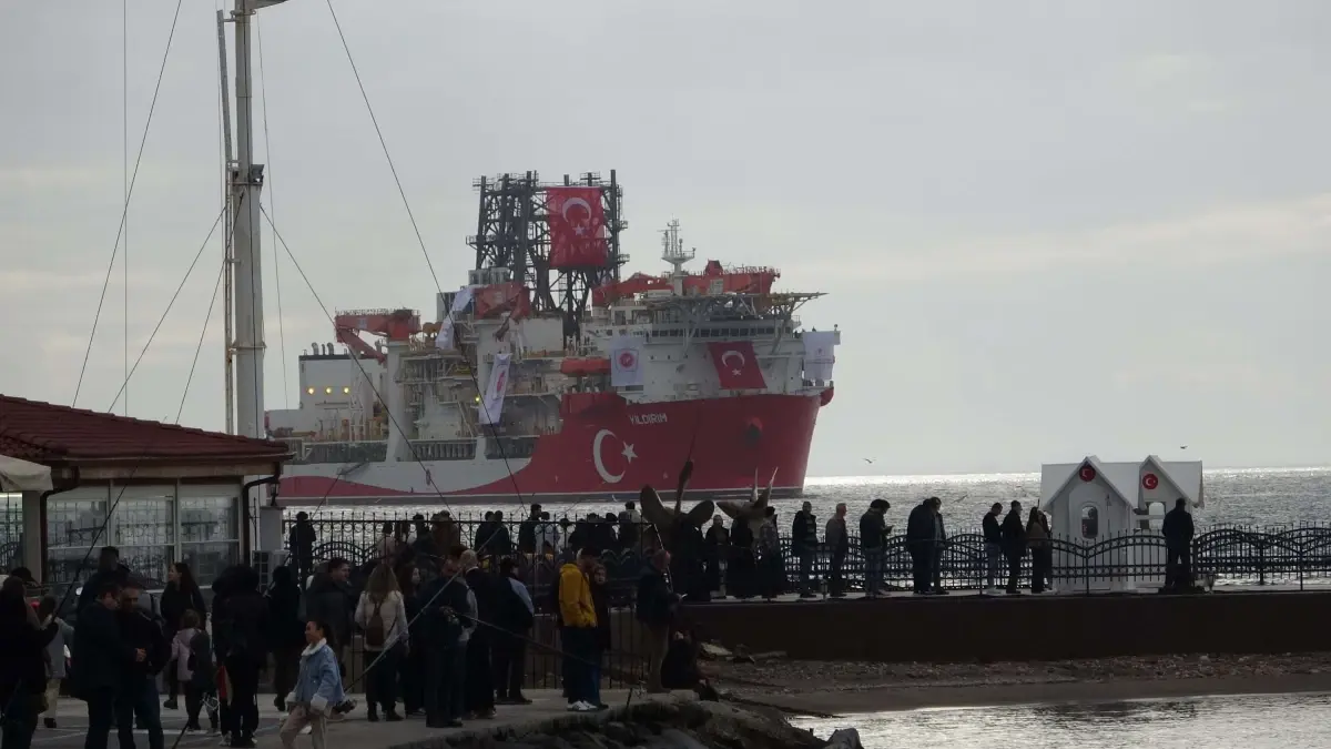 Yıldırım Derin Deniz Sondaj Gemisi Çanakkale Boğazı’nı Geçerek Marmara’ya Yöneldi