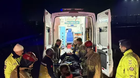 Nilüfer'de Bariyer Çarpması Sonrası 2 Araç Kullanıcısı Hastaneye Kaldırıldı