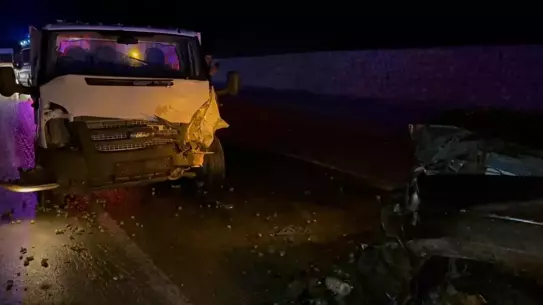 Bursa Yenişehir'de Kamyonet Çarpışması: 1 Yaralı