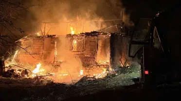 Laçin'de Elektrik Kontağından Çıkan Yangın Bir Evi ve Depoyu Tahrip Etti