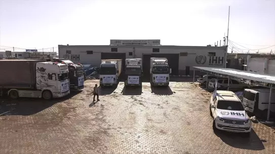 İHH, Suriye'nin Çatışma Bölgelerine 6 Tır Yardım Gönderdi