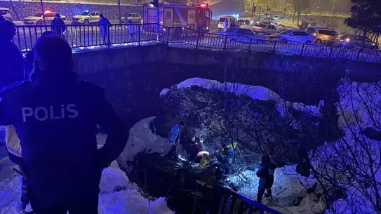 Kahramanmaraş Köprüsünde Kontrolden Çıkan Araç 5 Yaralıyla Kaza Yaptı